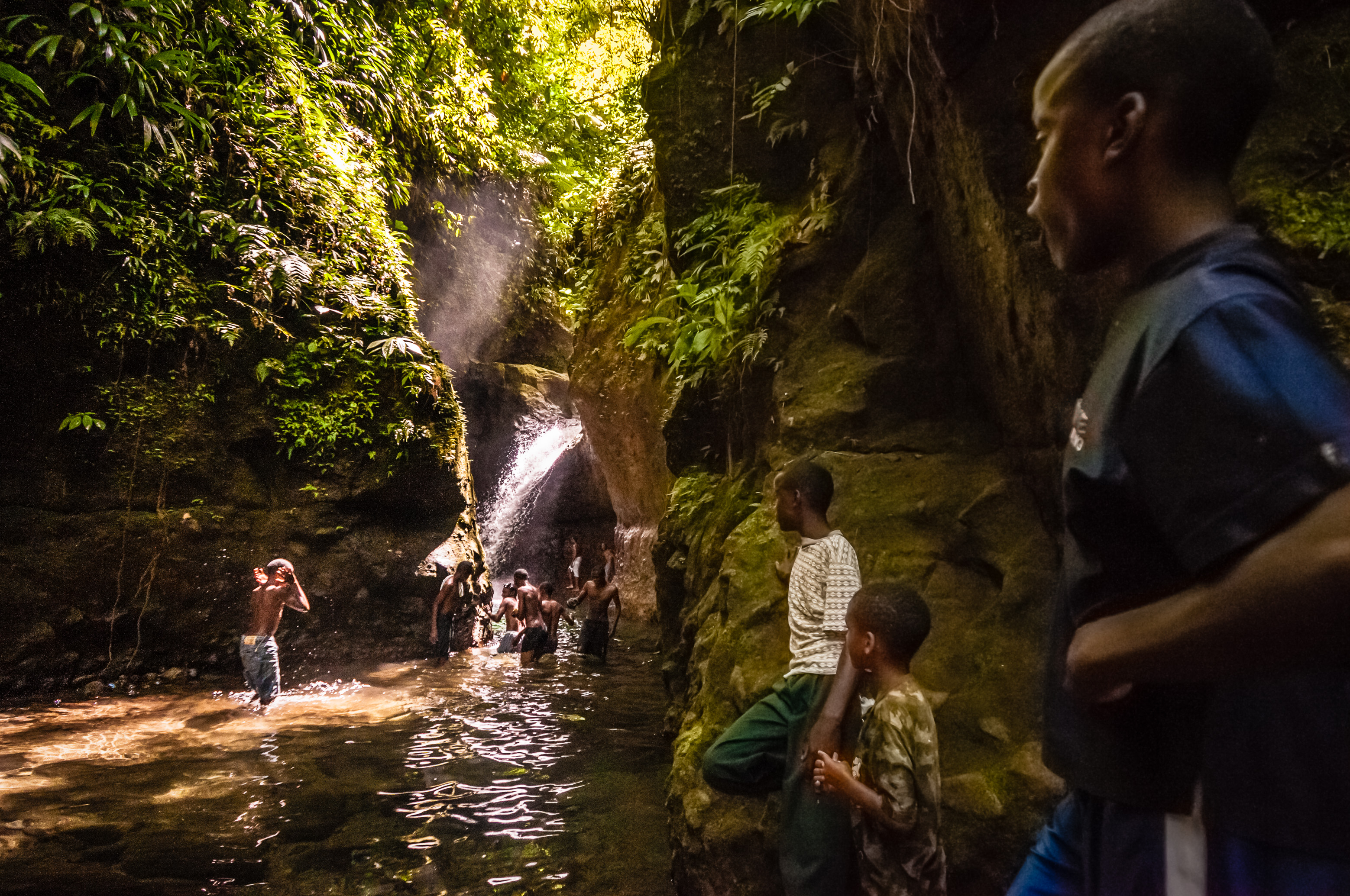 Amérique centrale, Caraïbes, Petites Antilles, île de La Dominique, baignade dans le canyon de Dernier Falls, dans le sous-bois tropical // Central America, Caribbean, Lesser Antilles, Dominica Island, swimming in the Canyon of Dernier Falls, in the tropical undergrowth