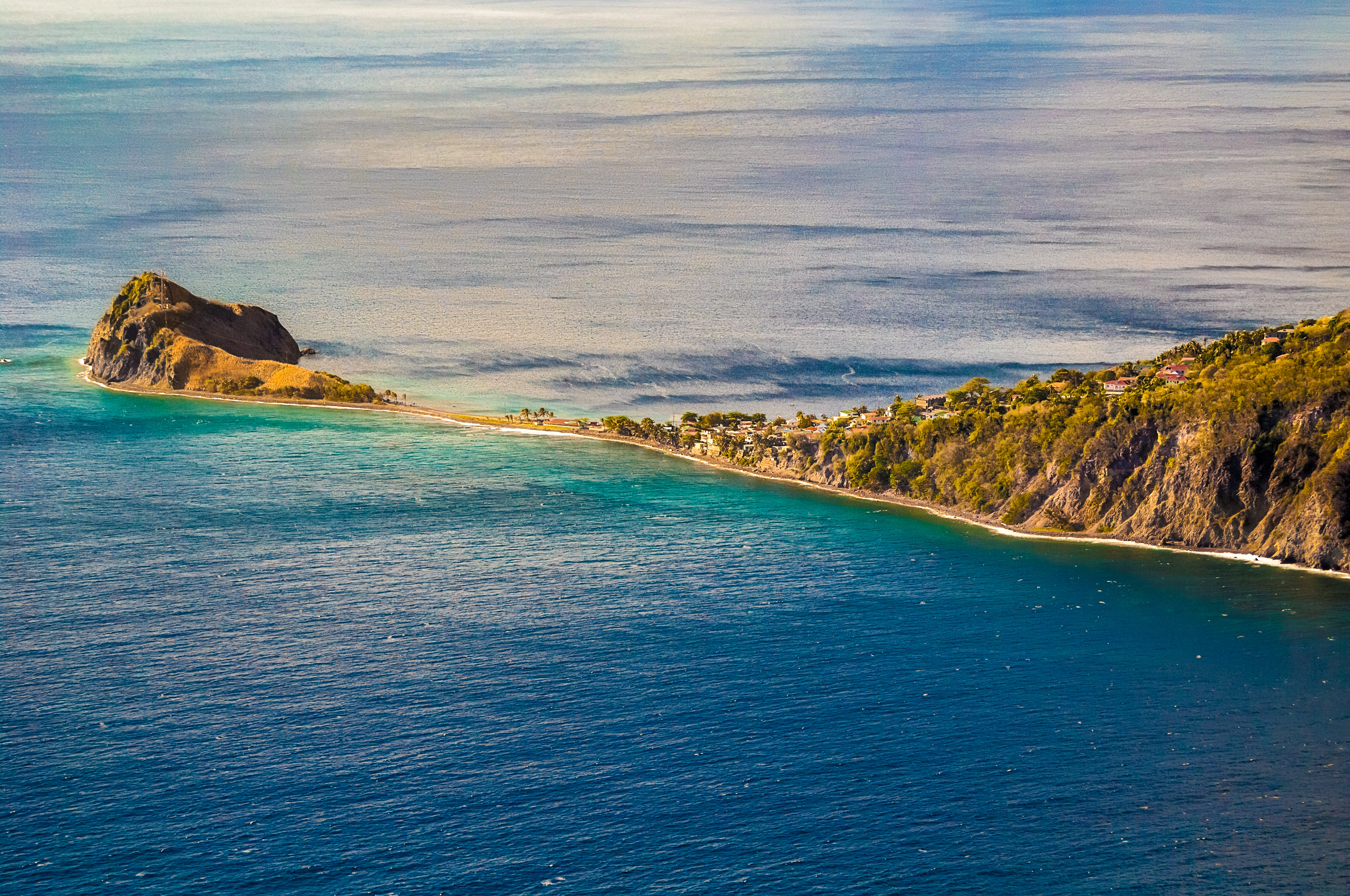 Amérique centrale, Caraïbes, Petites Antilles, île de La Dominique, vue aérienne sur la baie de Scotts Head et la péninsule Cachacrou // Central America, Caribbean, Lesser Antilles, Dominica Island, Aerial view of Scotts Head bay and Cachacrou peninsula