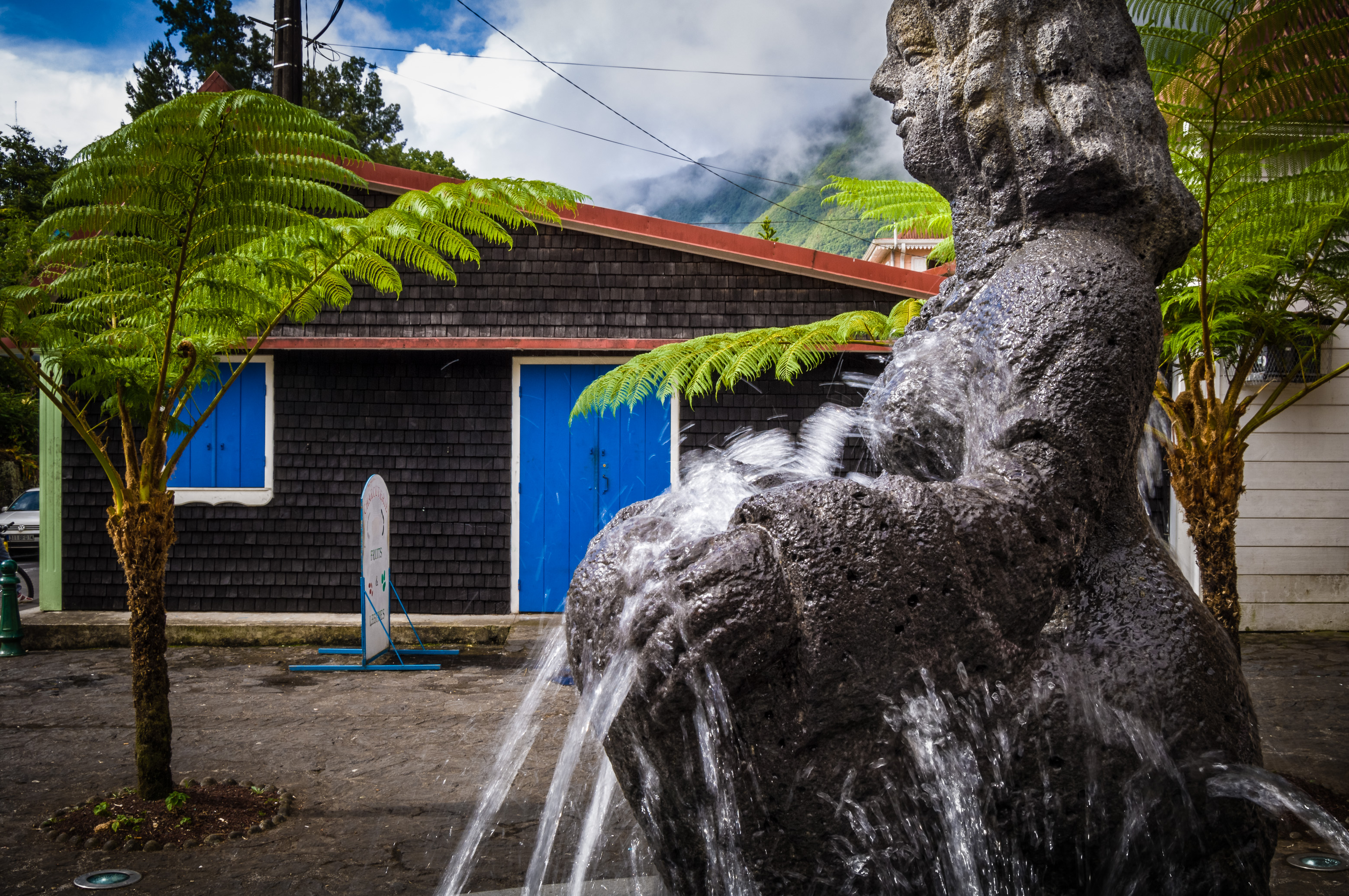 France, île de La Réunion, océan Indien, parc national, cirque de Salazie, fontaine du village de Hell-Bourg // France, Reunion Island, Indian Ocean, National Park, Salazie's natural circus, Hell-Bourg village fountain